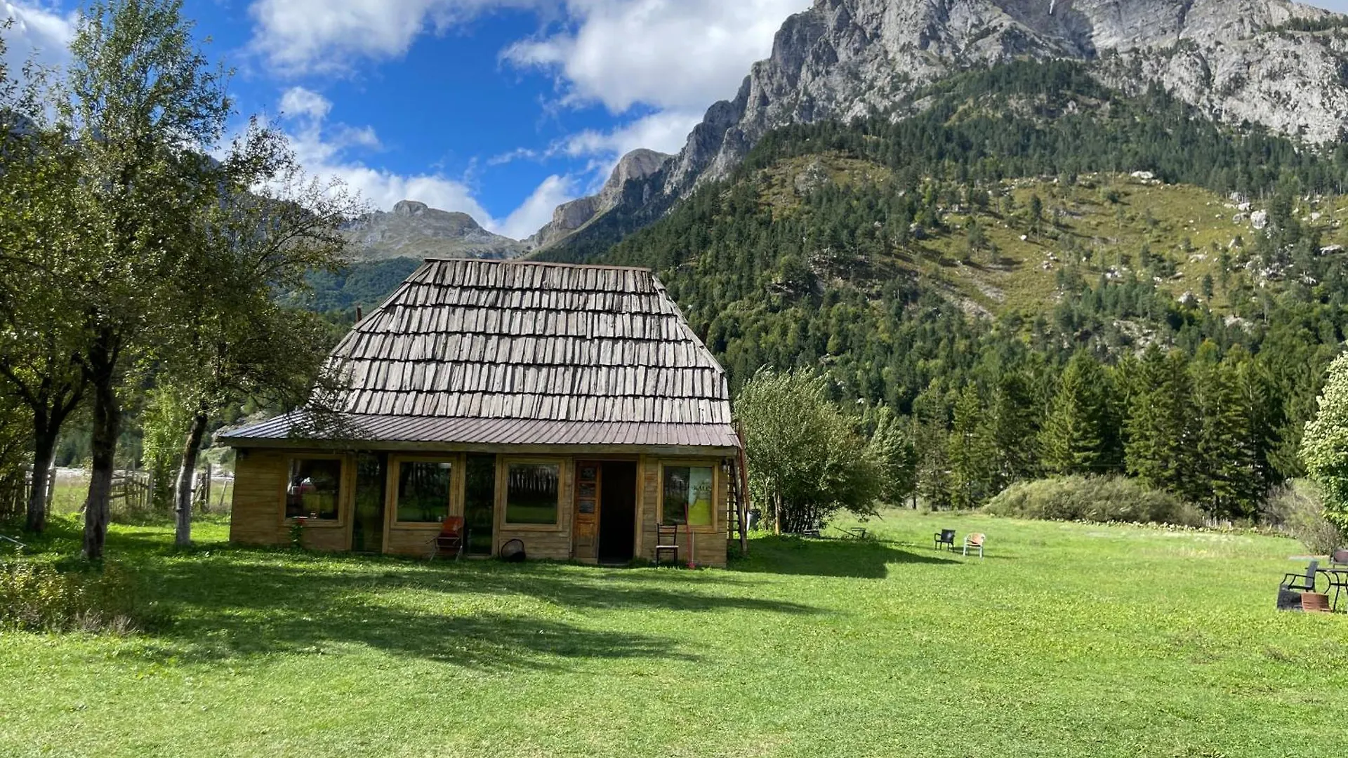 Bujtina2 Hotel Valbona 0*,  Albánia